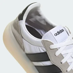 Souliers Adidas modernes pour femmes - BARREDA DECODE