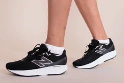 Souliers de course New Balance pour femmes - 520  V9