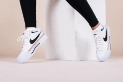 Souliers Nike pour femmes - COURT LEGACY LIFT